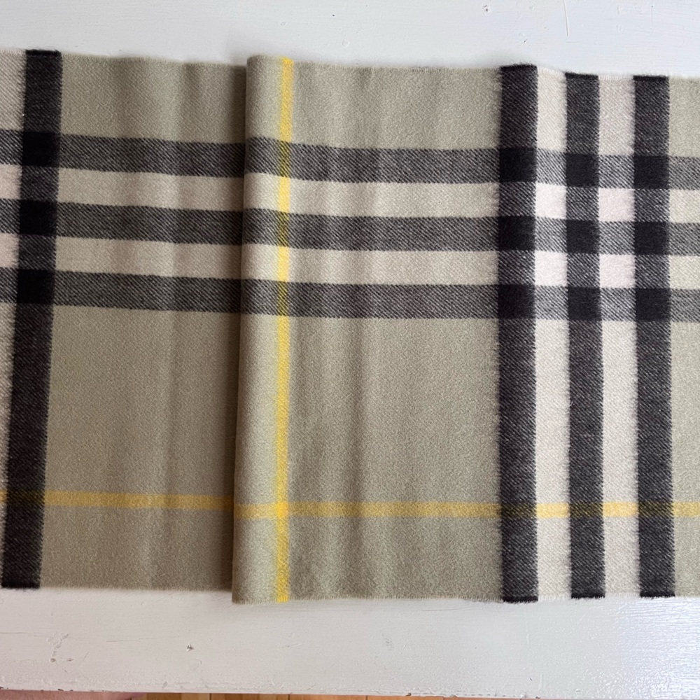 BURBERRY Giant Icon Check Cashmere Scarf- Hunter - Picture 11 of 12